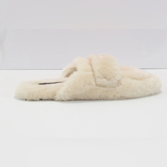 New Stylish Slippers in Black - Size 7.5 - Cozy, Chic Design New in Box - Picture 4 of 5